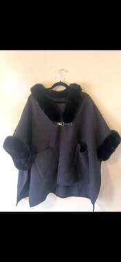 Vince Camuto Faux Fur Trim Wool-Like Cape with Front Buckle Closure 0010